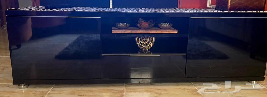 طاولة تلفزيون من هوم سنتر لون اسود64428630690178110