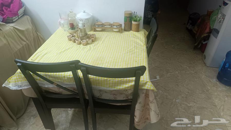 دولاب لايوجد به اي عيب والبيع بسبب النقل64426281539331110