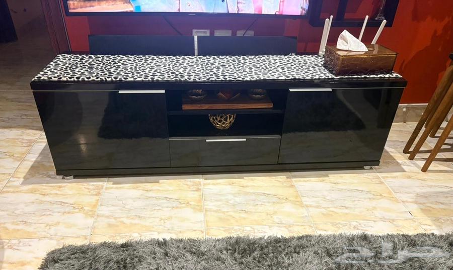 طاولة تلفزيون من هوم سنتر لون اسود64428630690178111