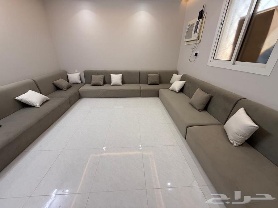 Semi-new majlis for sale with two corner tables and armrests64430886906882110