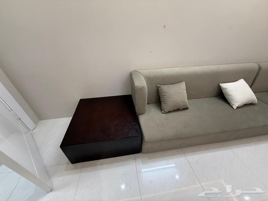 Semi-new majlis for sale with two corner tables and armrests64430886906882113