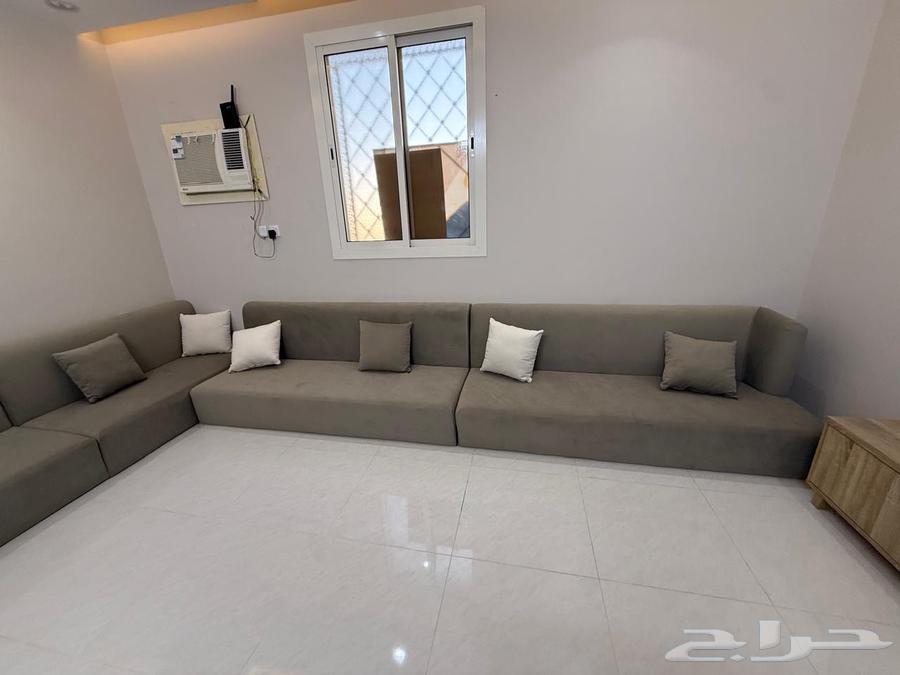 Semi-new majlis for sale with two corner tables and armrests64430886906882112