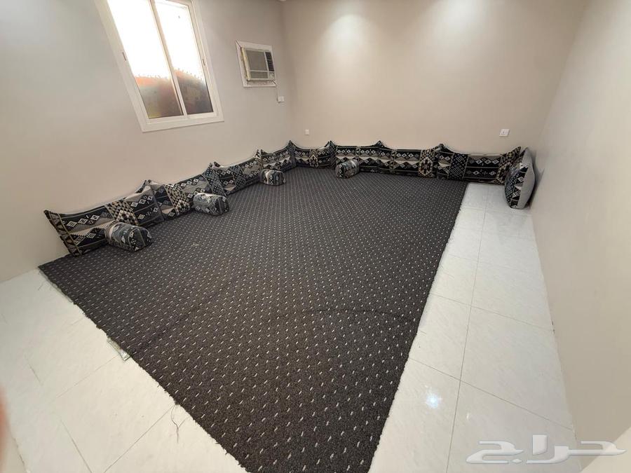 Semi-new majlis for sale with two corner tables and armrests64430886906882114