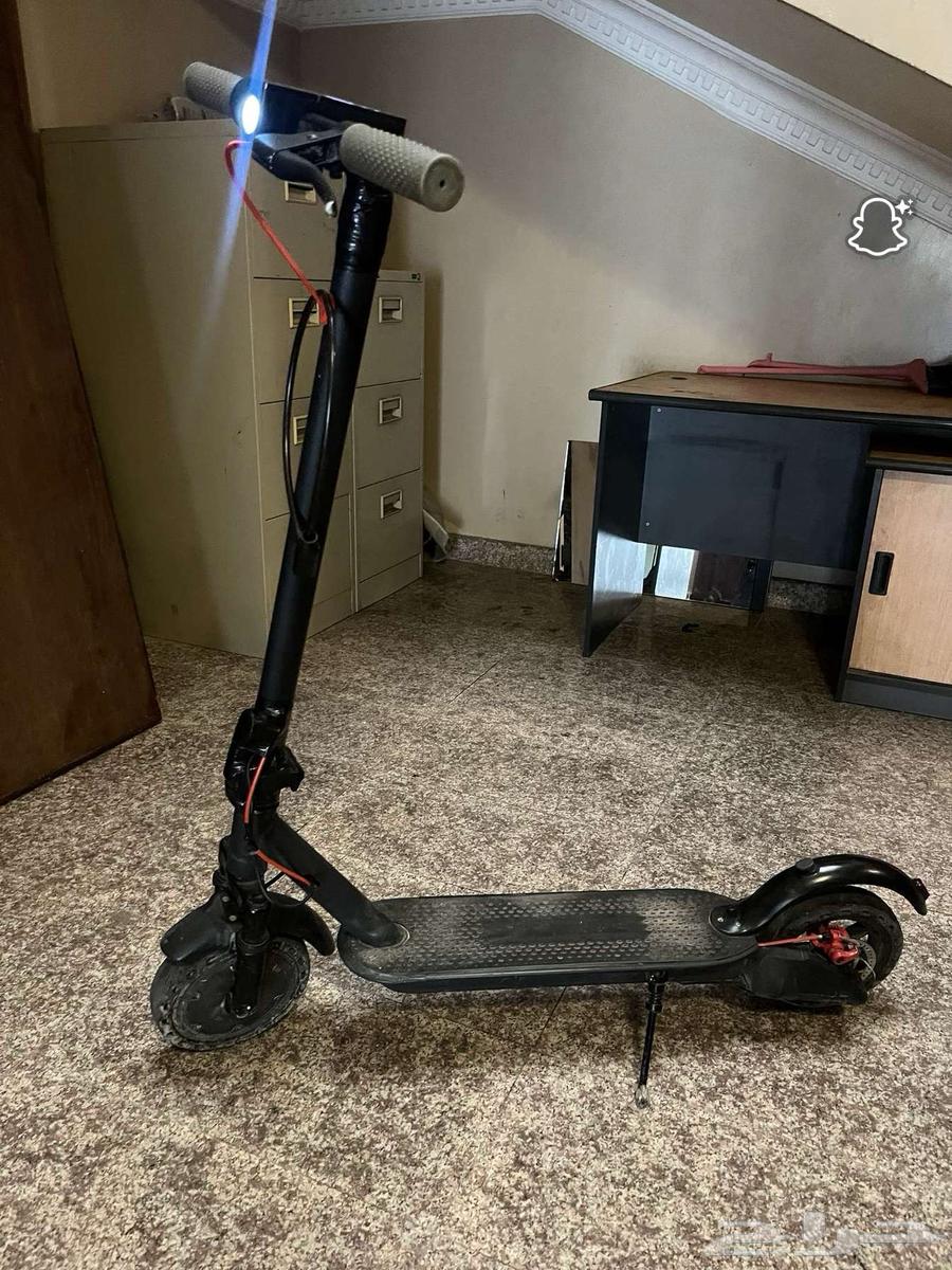 اسكوتر العدد اثنين بحاله جيده جدا  مع الشواحن الحد 120064427797827459114