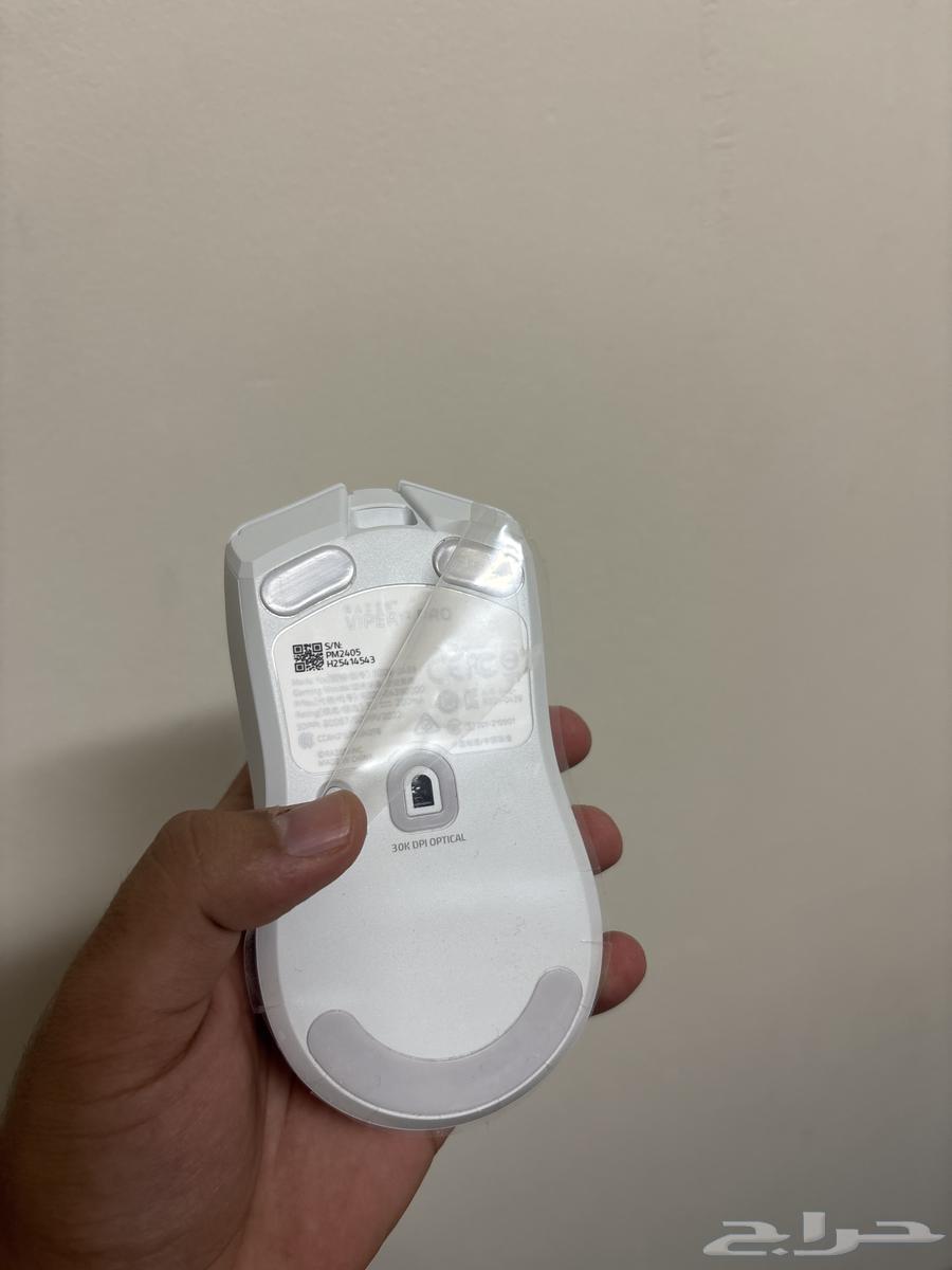 Razer mouse very clean used less than an hour64433458260225112