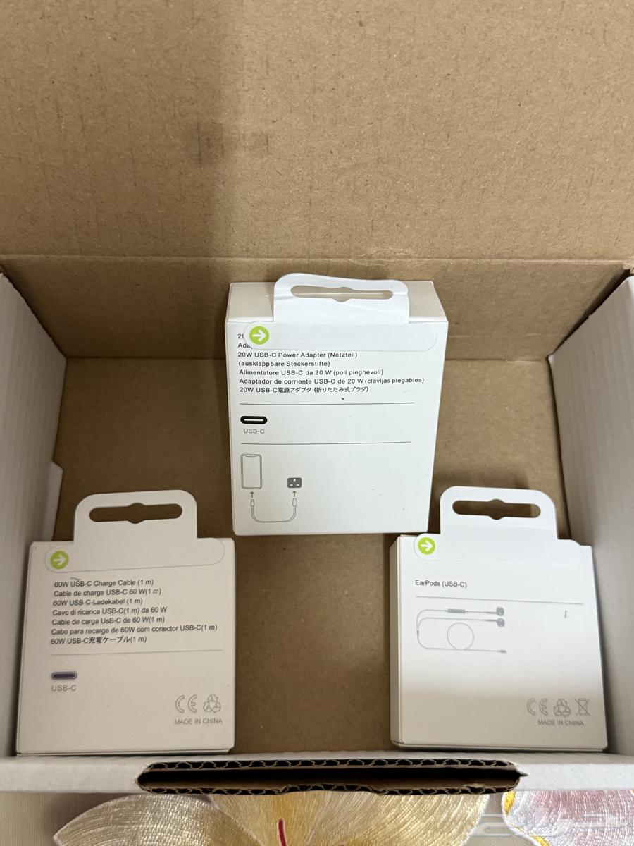 سماعة وشاحن وسلك ايفون اصلي64430421584386111