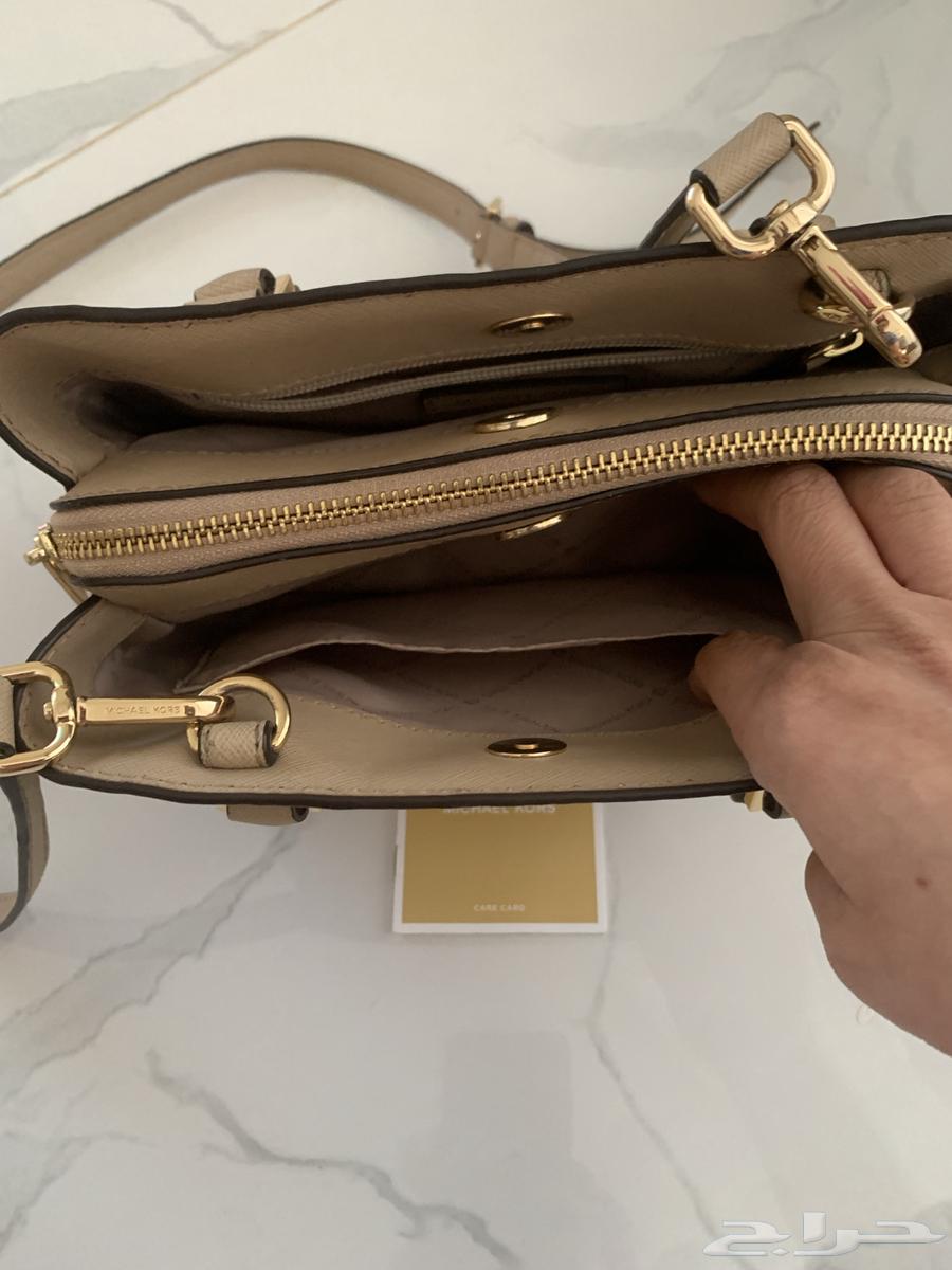 شنطة مايكل كورس لون بيج اصليه   100من امريكا مايكل كورس64430368300418114