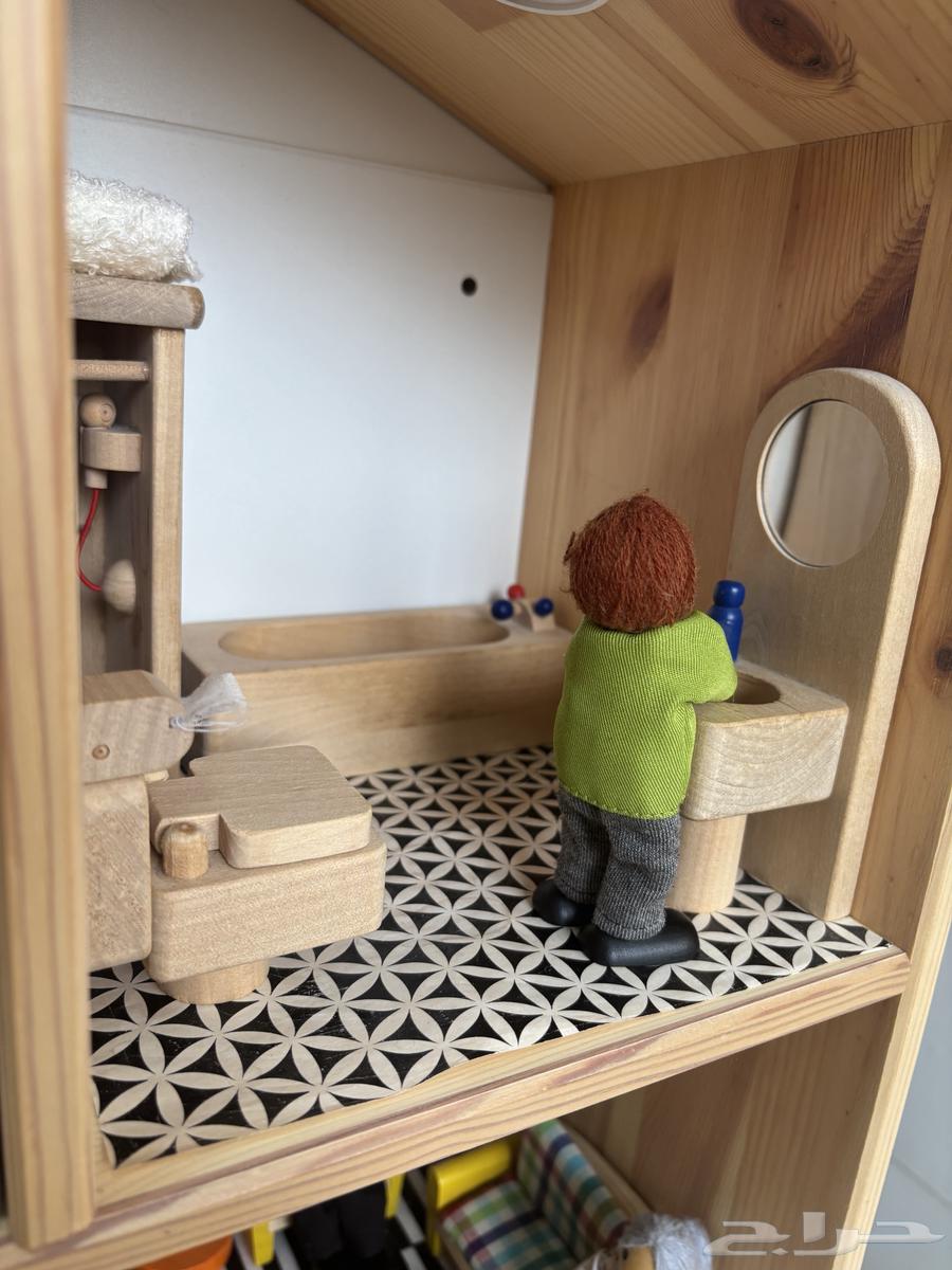 بيت دمى مع الدمى لرياض الاطفال والصفوف الدنيا64430070779778112