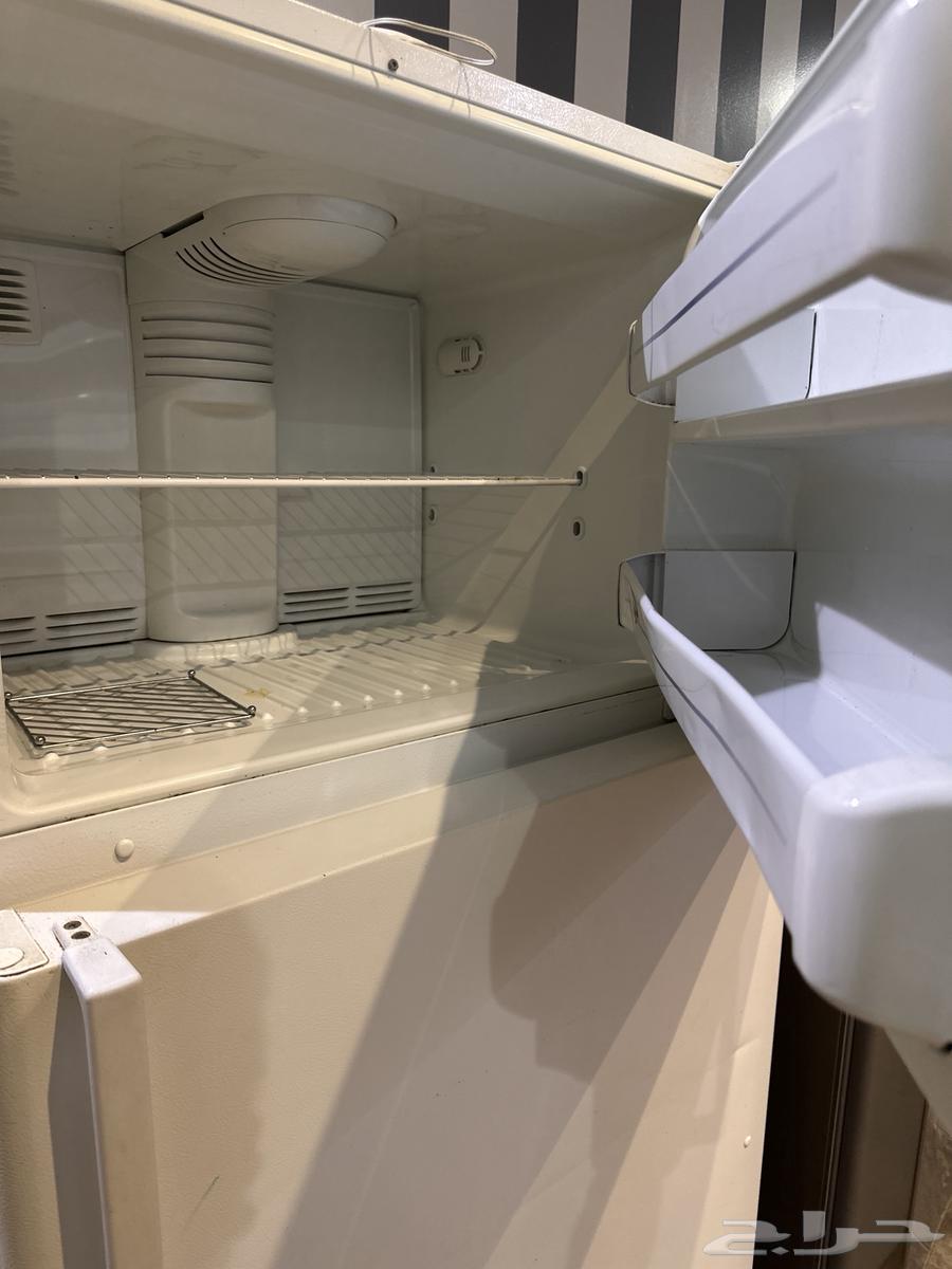 ثلاجه مع فريزر للبيع64429170343555111