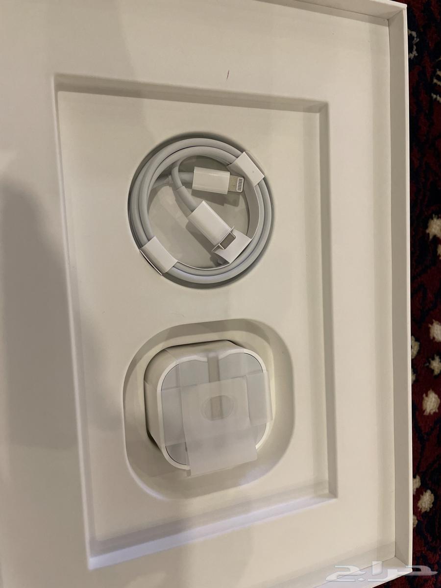 New iPad, never opened64432210402691111