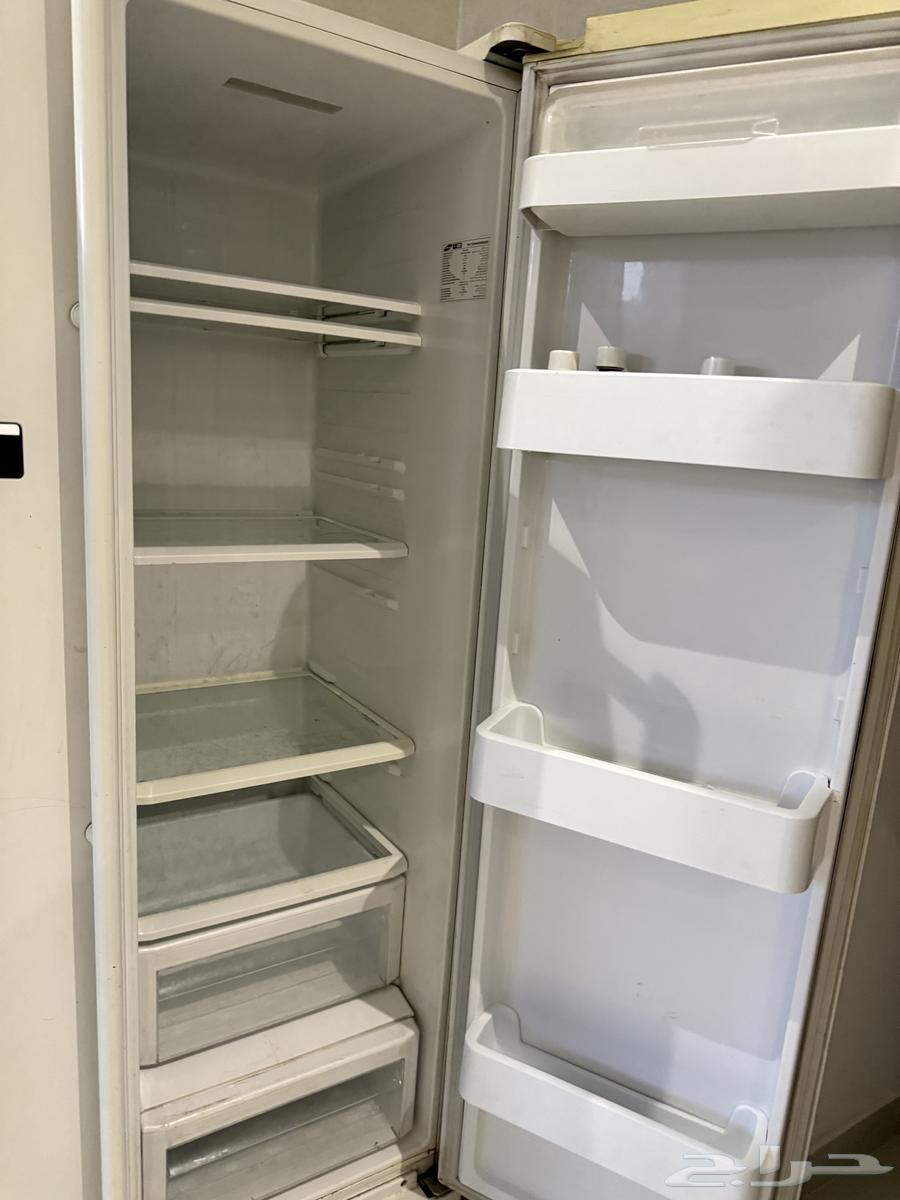 Refrigerator with Freezer64427423489281112