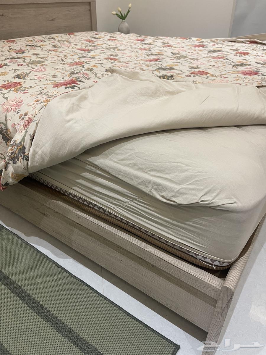 King-size bed and wardrobe from Home Center, mattress from Back Care64428013097603111