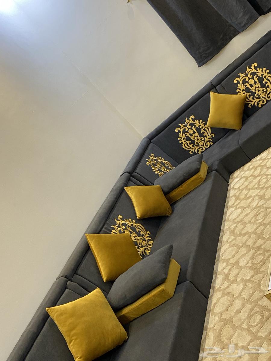 مجلس عربي وستارة وطاولتين زوايا على شكل مراية64427502788481114