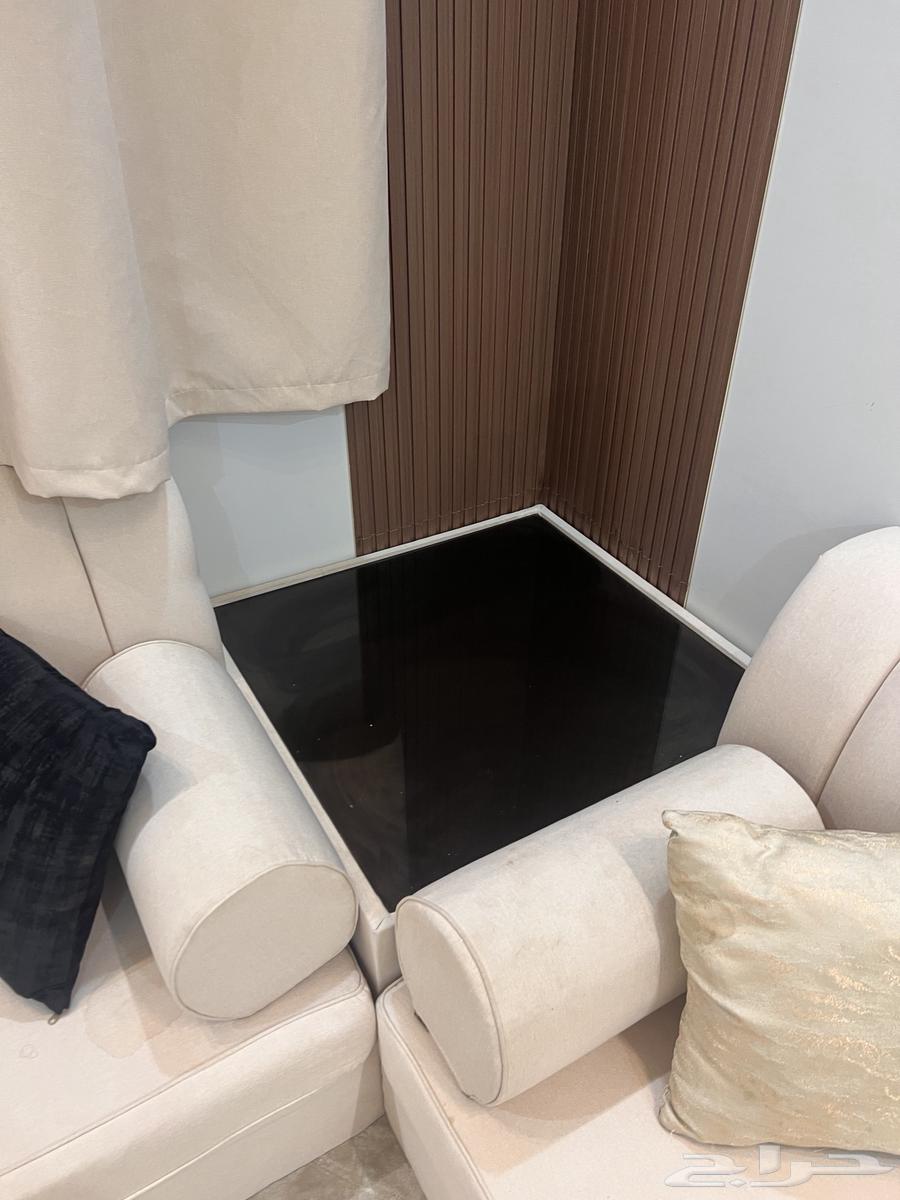 كنب ارضي وطاولة زجاج64429116474881110