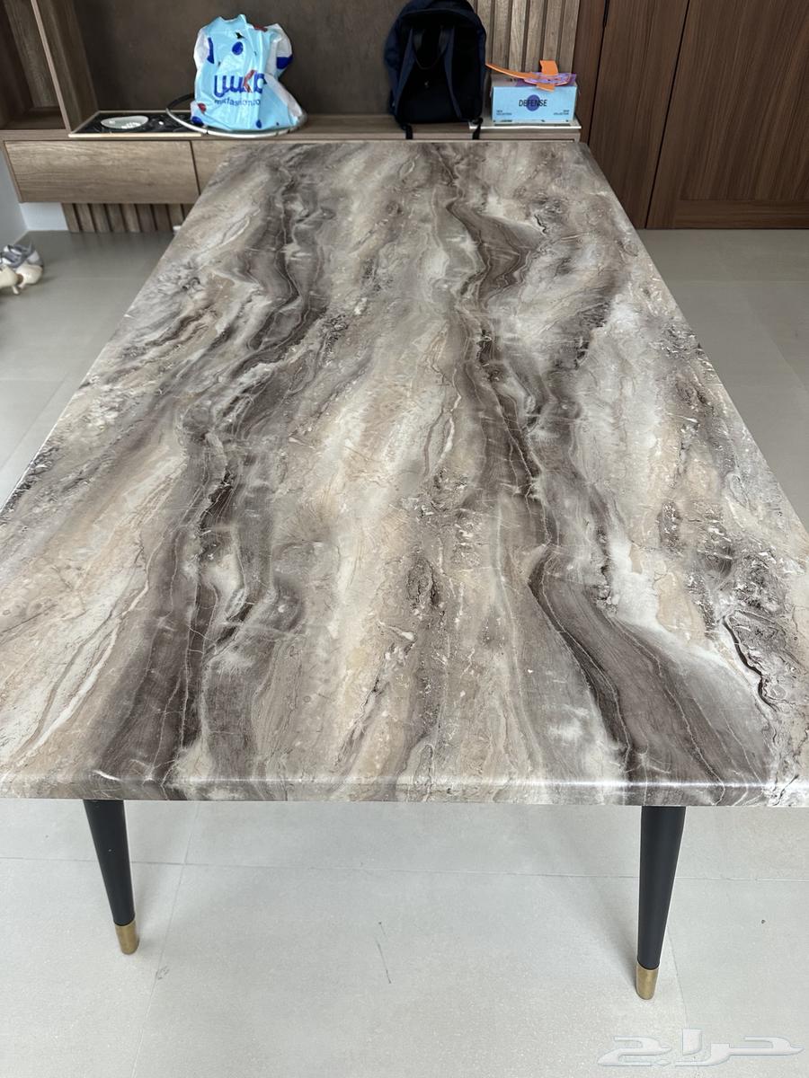 طاولة طعام شبة جديدة نظيفة جدا64427663772417111