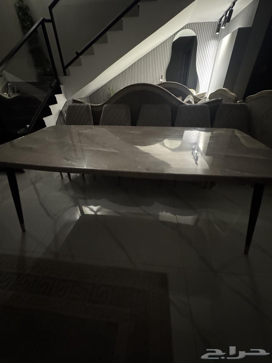 New sofa and table available in the city for sale64427169595649114