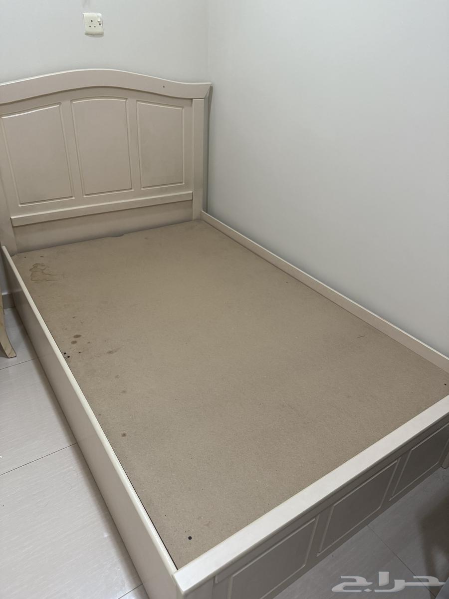 Bed - Table - Dresser - Room64428874156802110