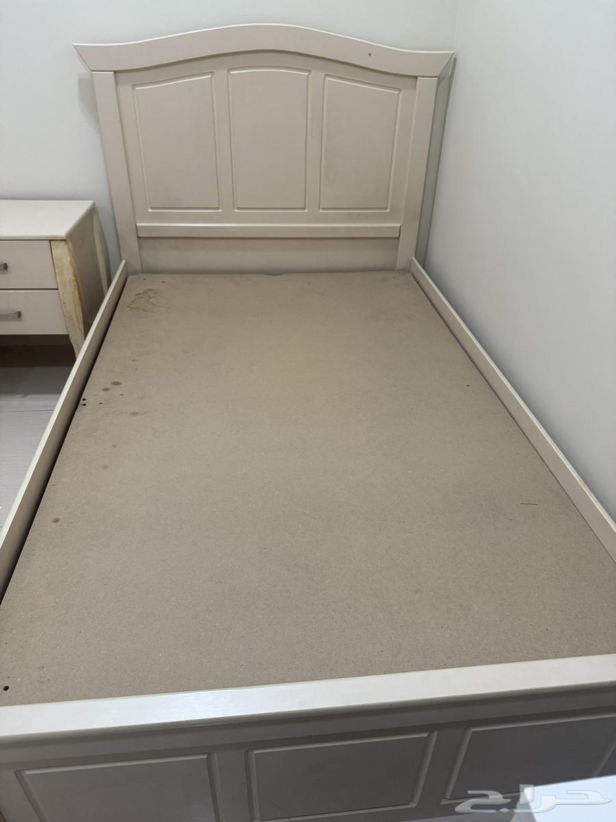 Bed - Table - Dresser - Room64428874156802112