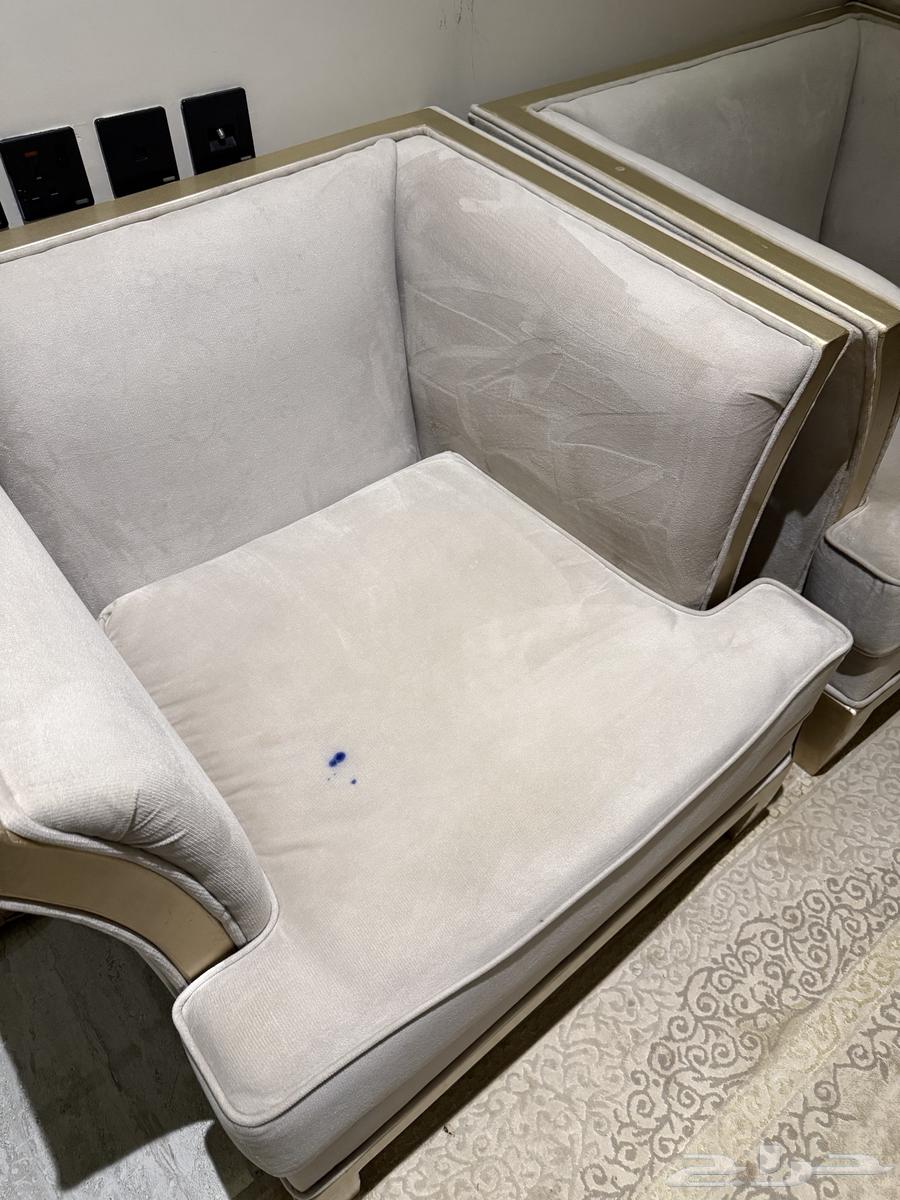 Luxury sofa set with light use, foam and everything excellent64432495964930112