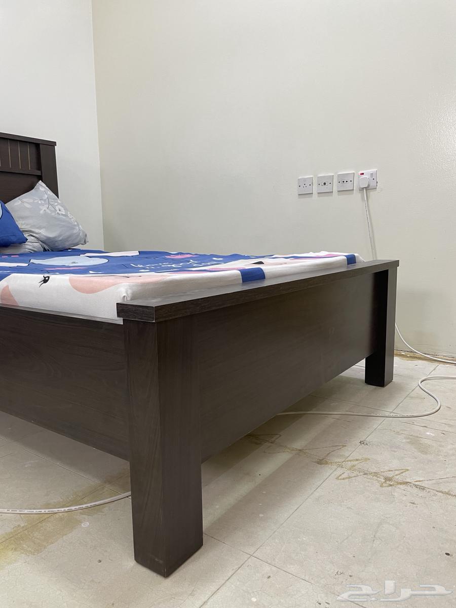 سرير نفر ونصف مع مرتبة ارتفاع 20سم (شبه جديد)64429641009282114
