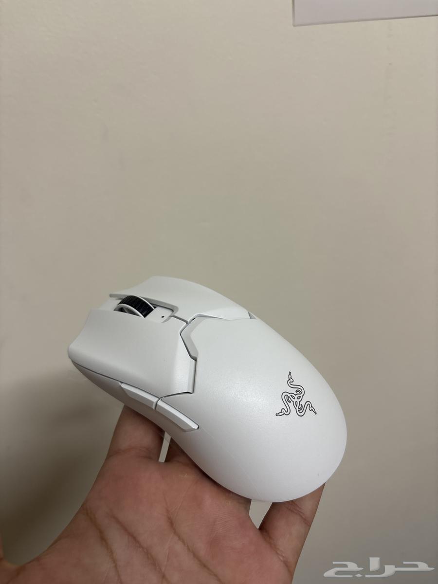 Razer mouse very clean used less than an hour64433458260225114