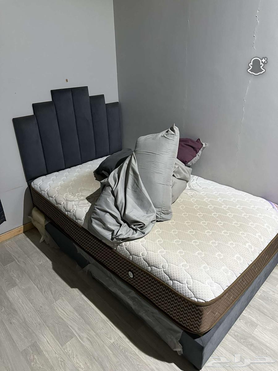 سرير بمرتبته نفر ونص نضيف جدا  اخو الجديد64432183573249114