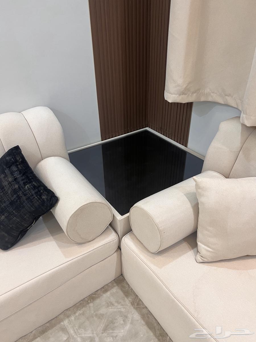 كنب ارضي وطاولة زجاج64429116474881111