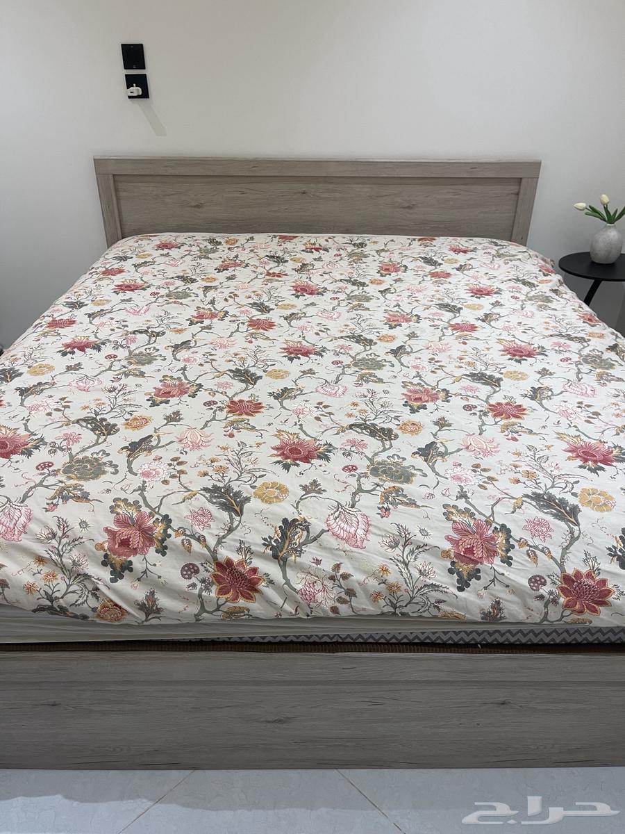 King-size bed and wardrobe from Home Center, mattress from Back Care64428013097603110