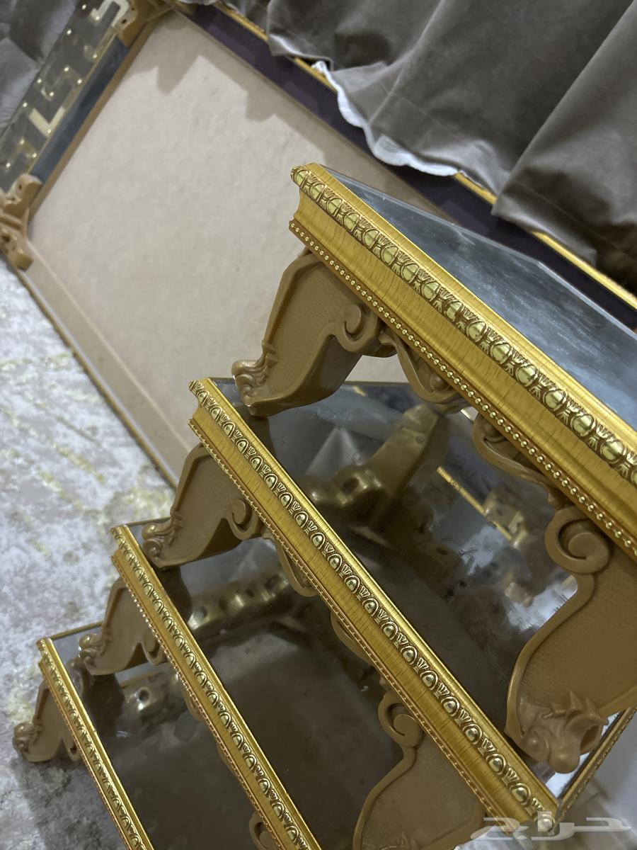 Selling five large and four small serving tables64427865458051110