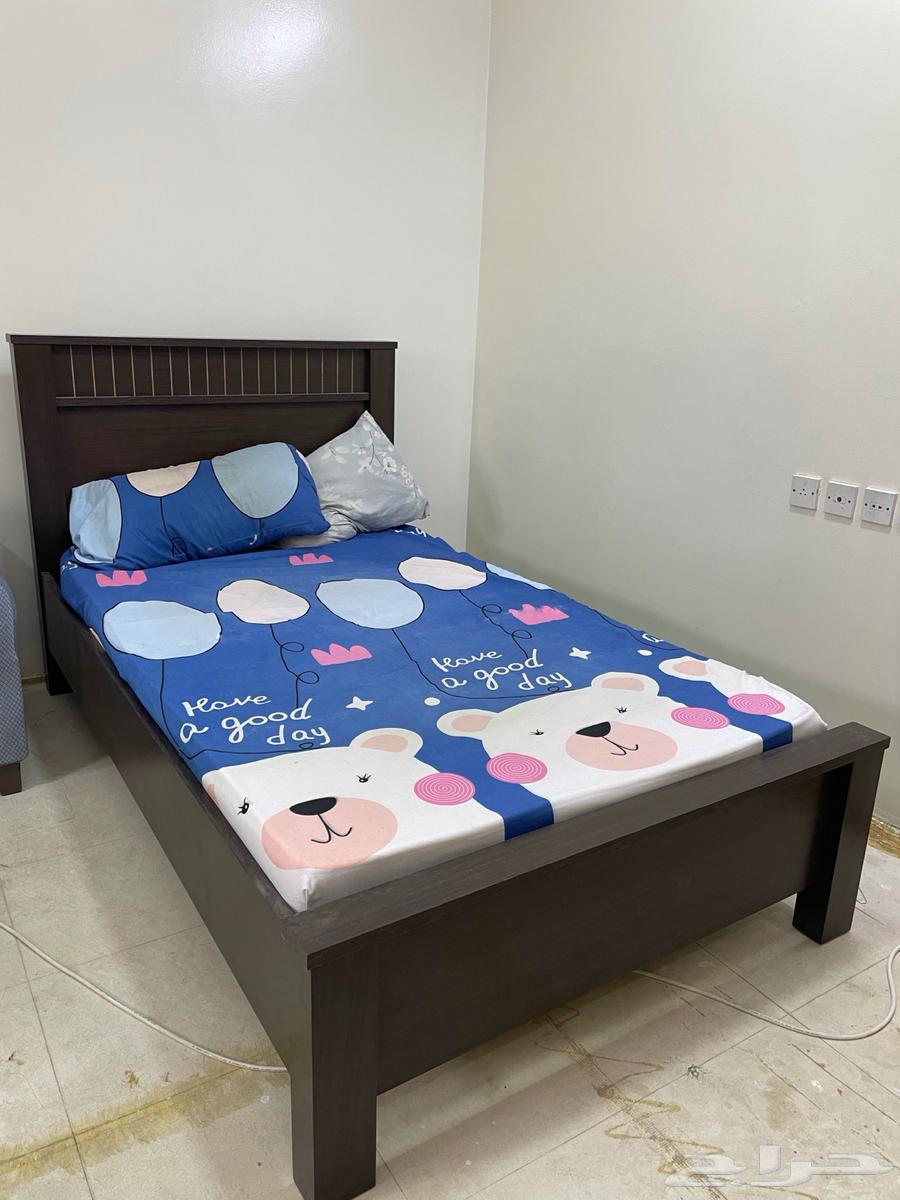 سرير نفر ونصف مع مرتبة ارتفاع 20سم (شبه جديد)64429641009282110