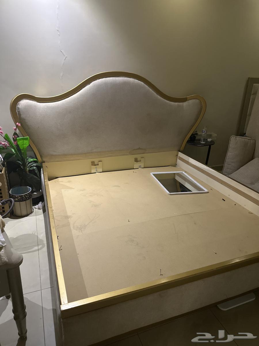 Bed with design64431332111618110