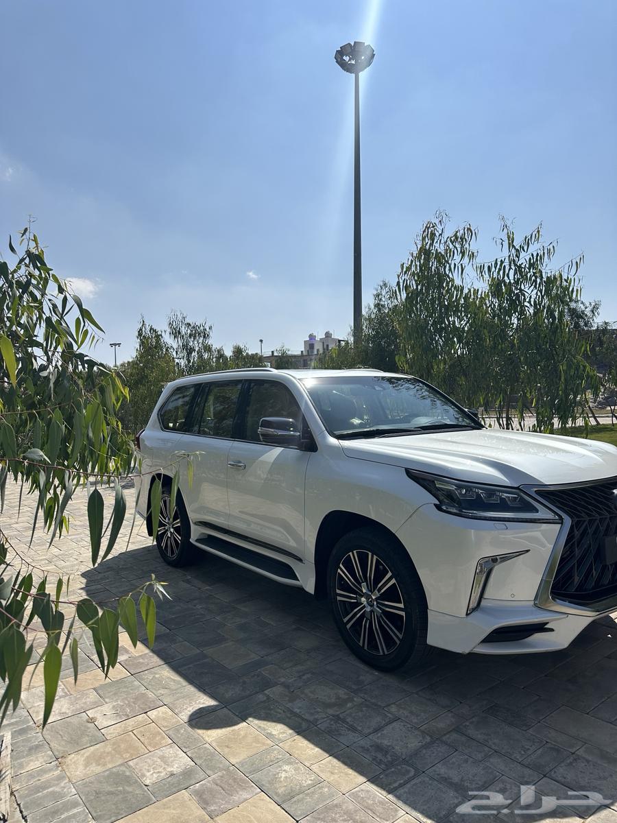 لكزز سعودي 2018 فل كامل ماشي 120 الف داخليه بيج الخارج ابيض64589079737859111