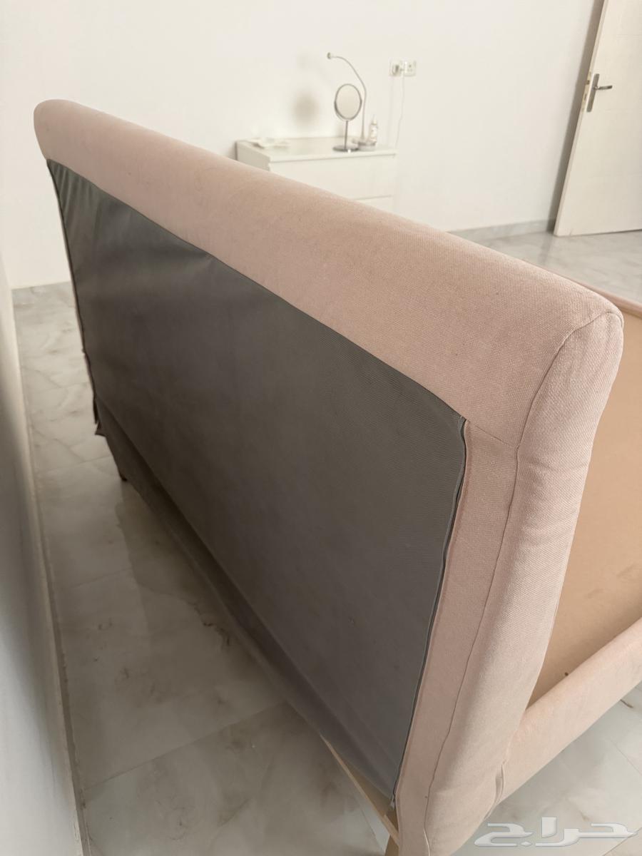 سرير من ايكيا64428053025922112