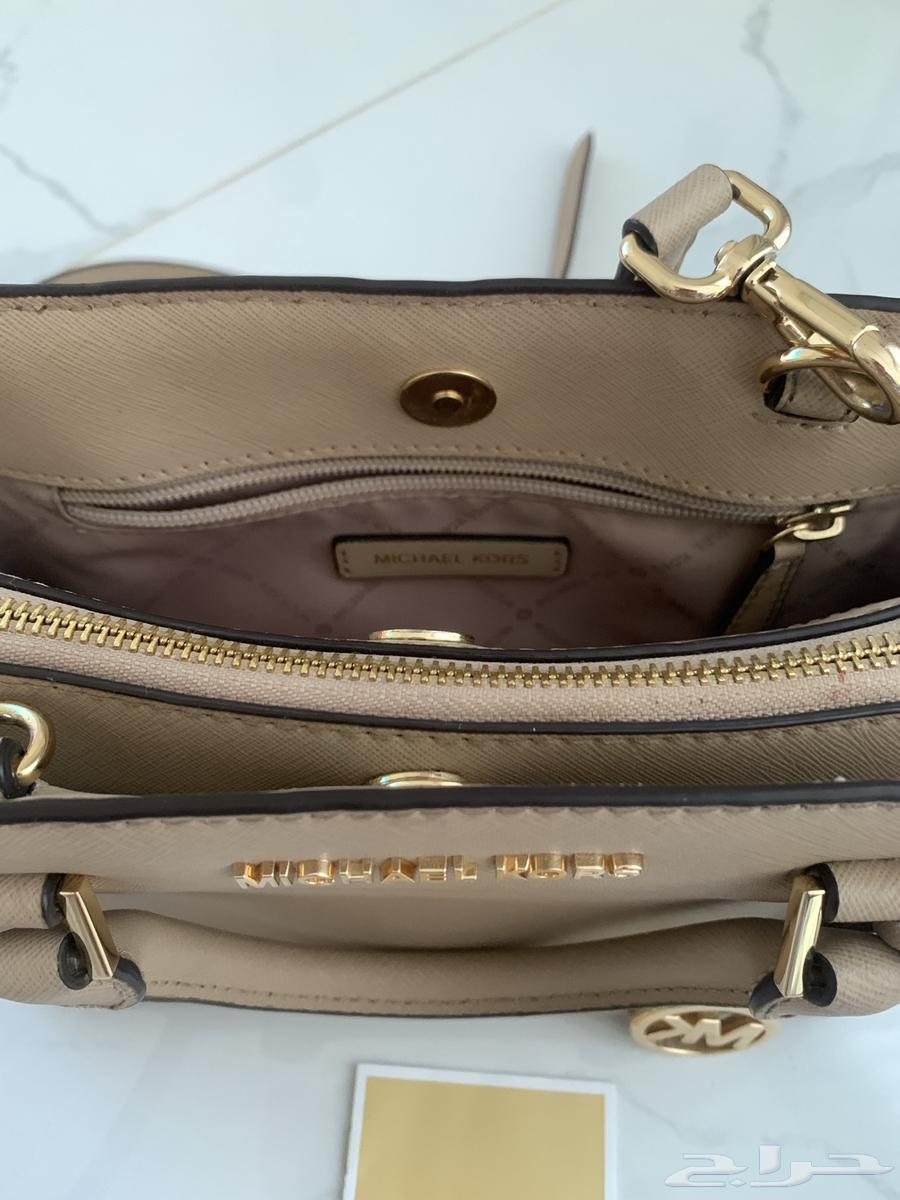 شنطة مايكل كورس لون بيج اصليه   100من امريكا مايكل كورس64430368300418111