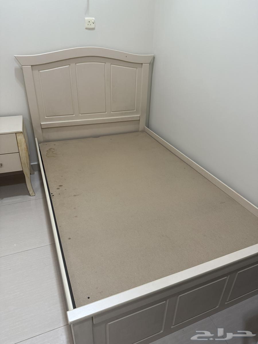 Bed - Table - Dresser - Room64428874156802111