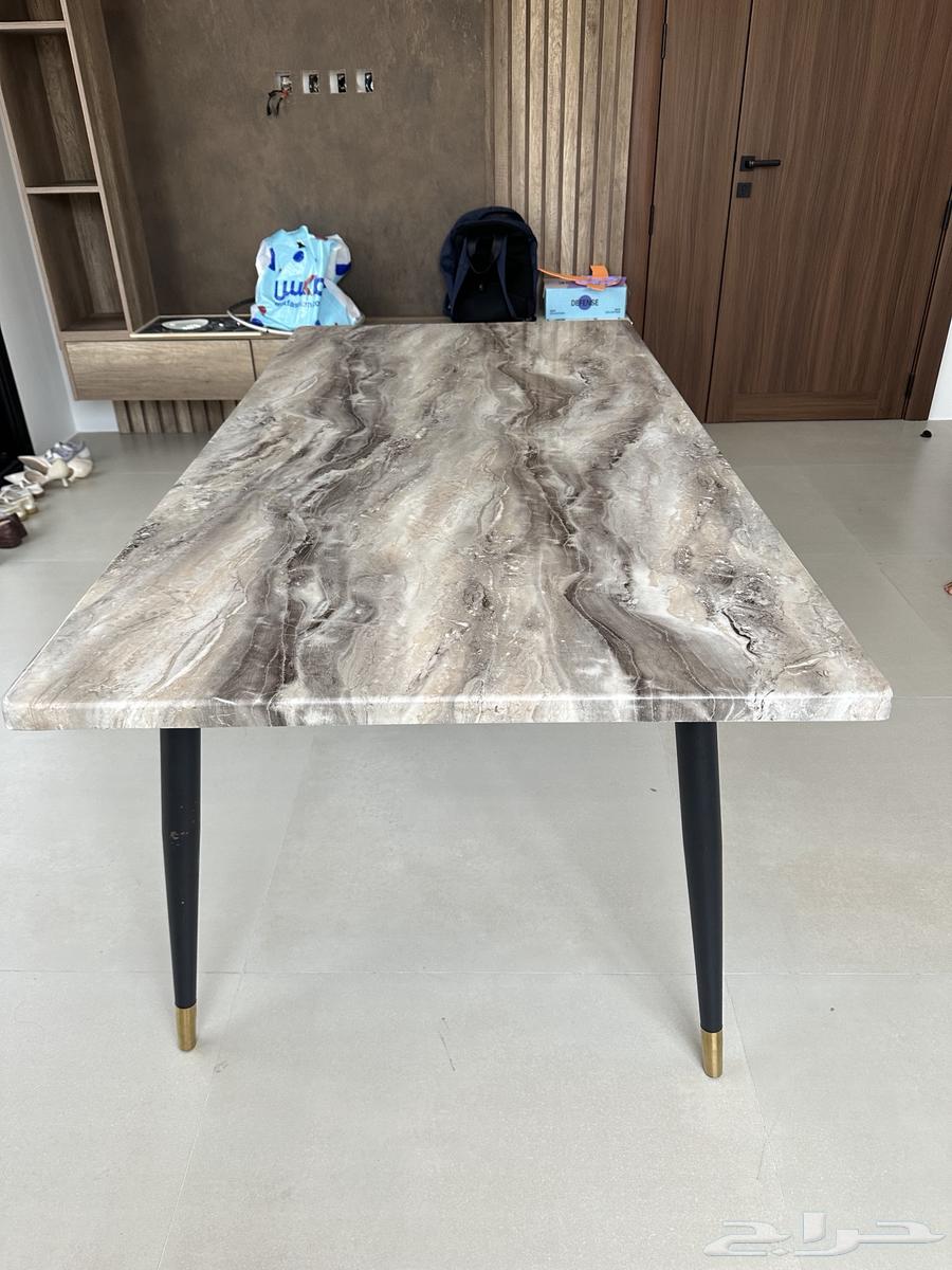 طاولة طعام شبة جديدة نظيفة جدا64427663772417112