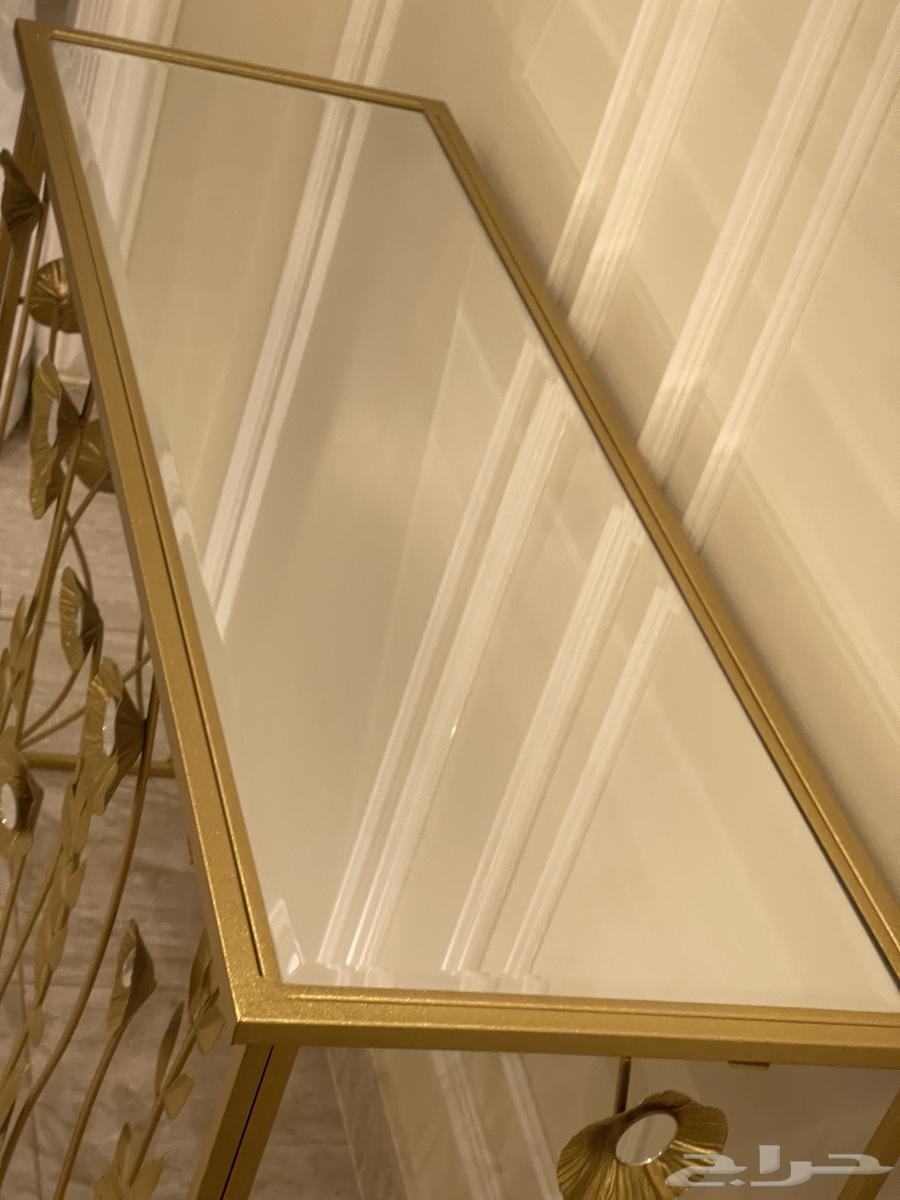 طاوله قزاز مصبوغ لون ذهب ديزاين ورد64432060634369114