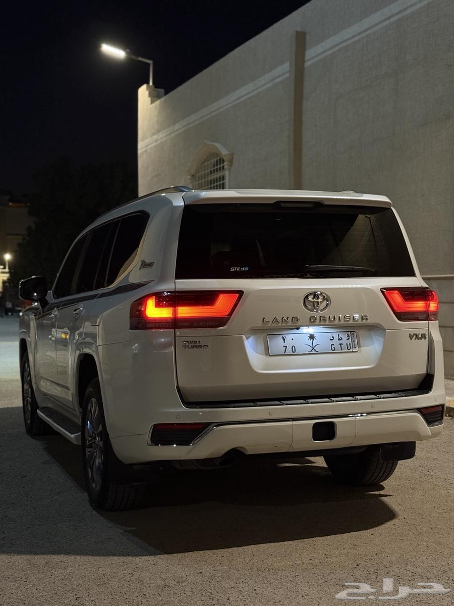 لاندكروزر VXR 2022 أبيض للبيع ماشي 46 الف64592093914371110