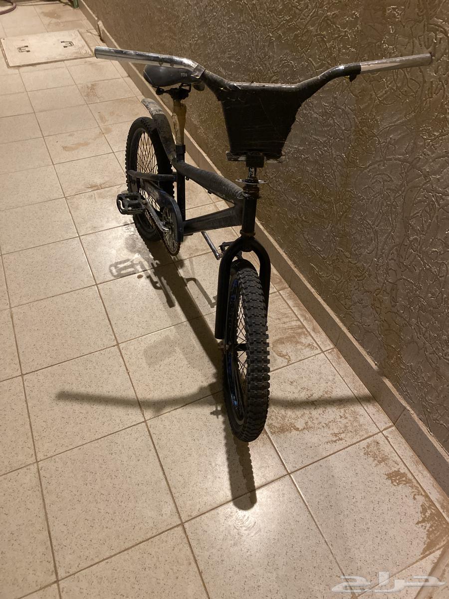 سيكل كوبرا اسود فيه تقشرات زرقا من أصبغها وتروح ان شاءالله64431951408385110