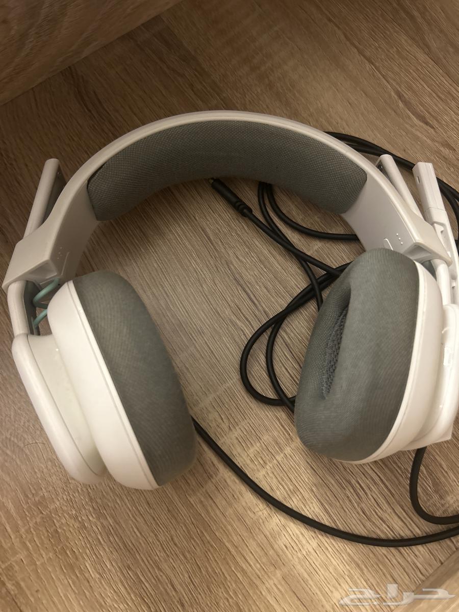 سماعة A10 جديده مع كرتونها ب 100 و نظيفه قابله للسوم64431413165569111