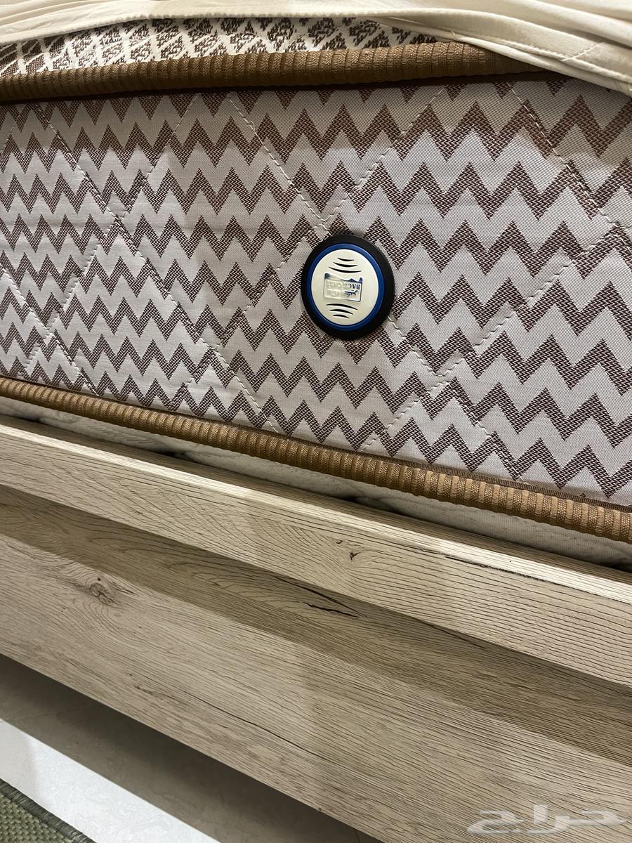 King-size bed and wardrobe from Home Center, mattress from Back Care64428013097603112