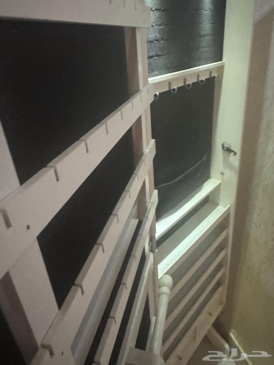 دولاب مجوهرات واكسسورات ابيض مع اضاءه جميل بغرف البنات مع م64427476083586110