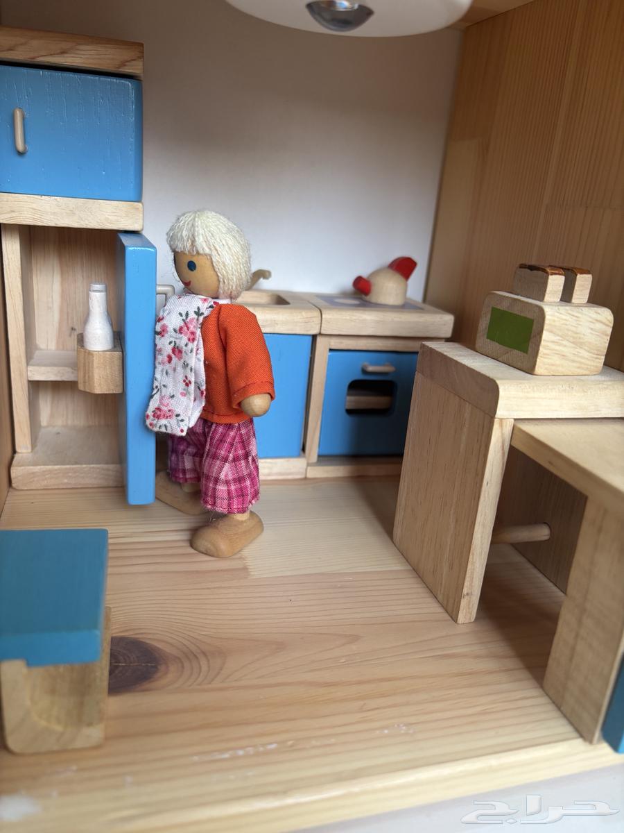 بيت دمى مع الدمى لرياض الاطفال والصفوف الدنيا64430070779778114