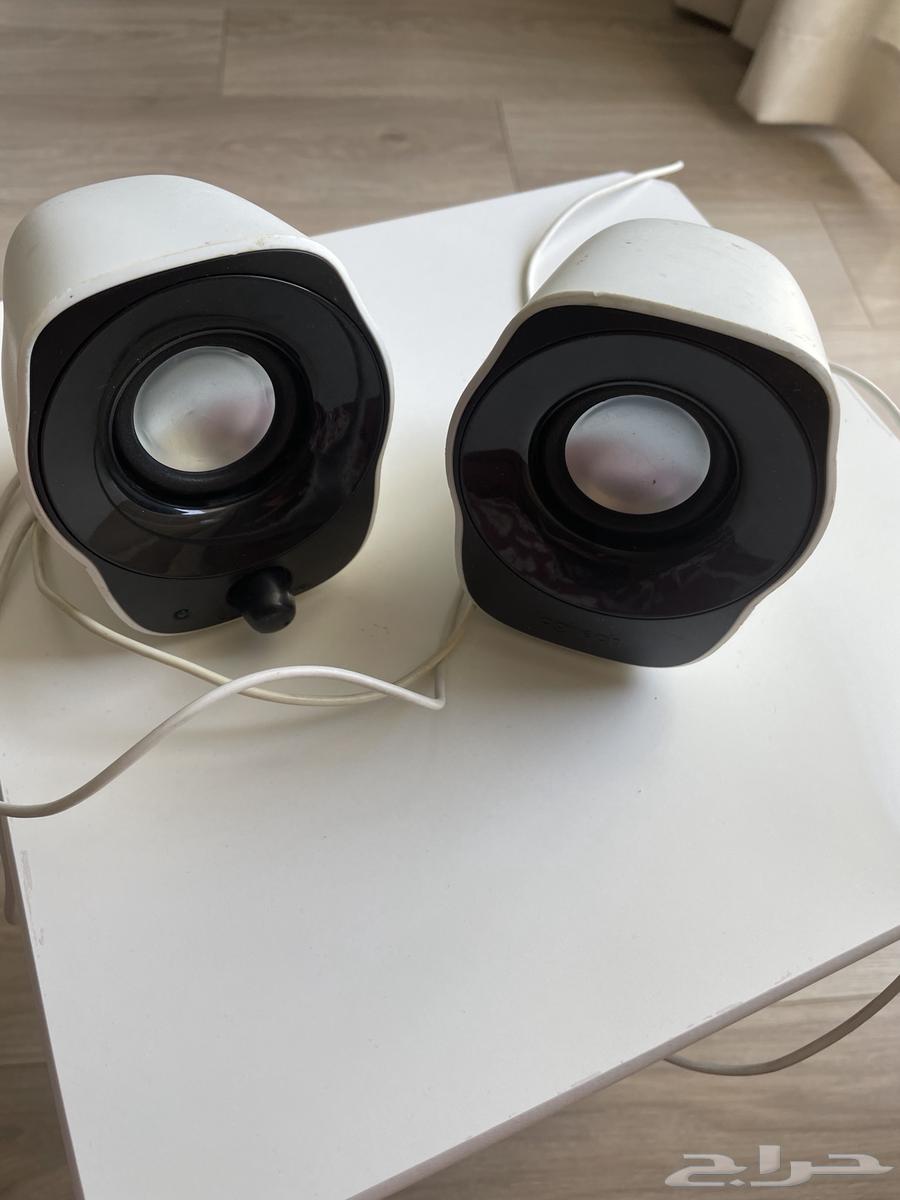 Sony projector with its speakers64429802602498113