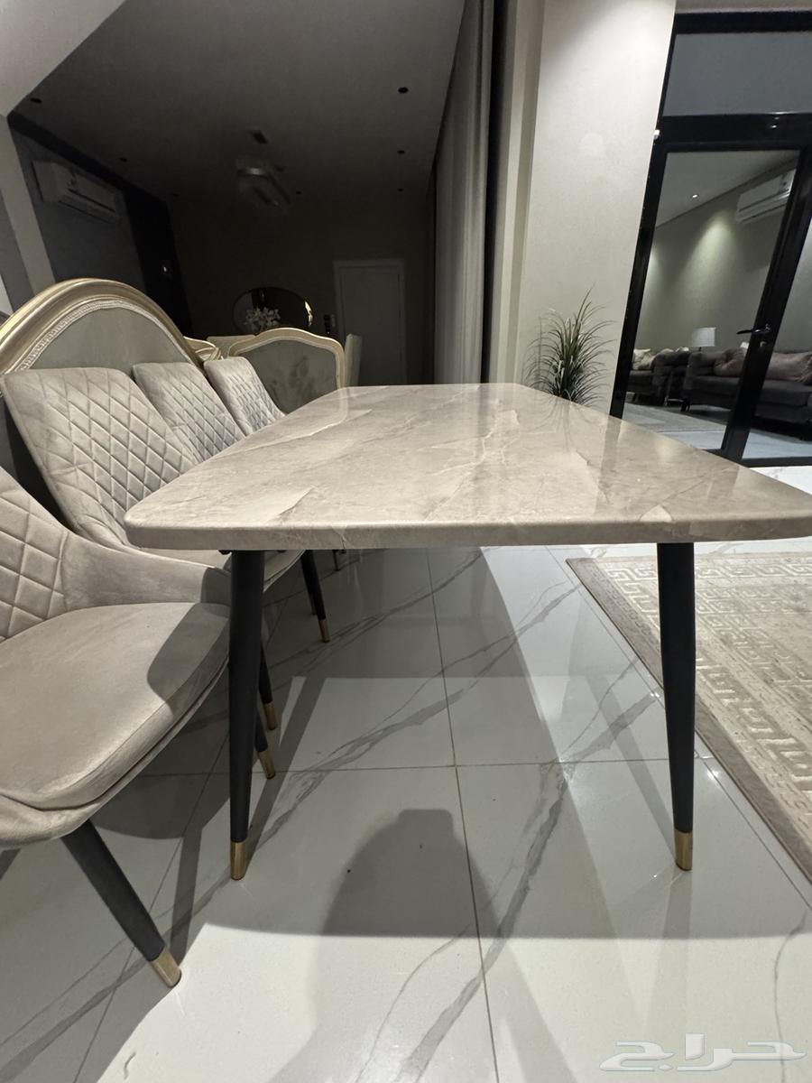 New sofa and table available in the city for sale64427169595649111