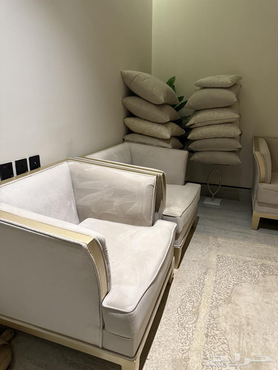 Luxury sofa set with light use, foam and everything excellent64432495964930110