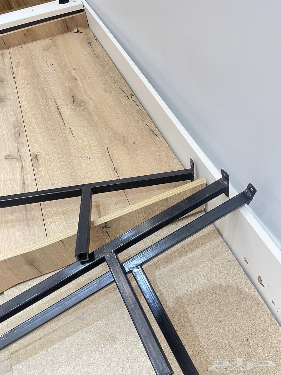 قطع أسر ة خشب مع قواعد حديدية64428052942337112