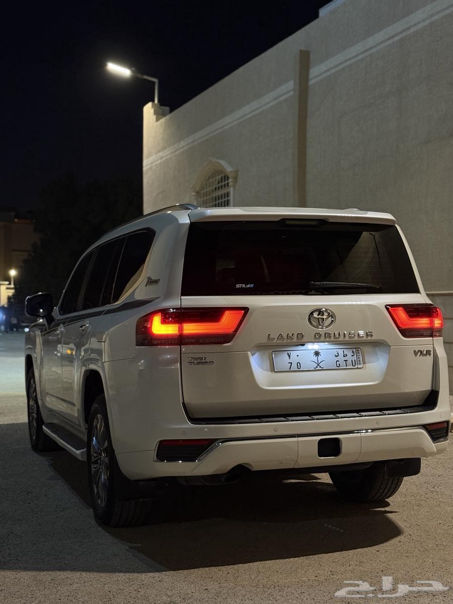 لاندكروزر VXR 2022 أبيض للبيع ماشي 46 الف64592093914371111