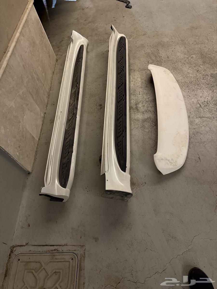 دعسات لاندكروزر مع الجناح نظيفه فيها بعض المخوش البسيطه64591298623107110