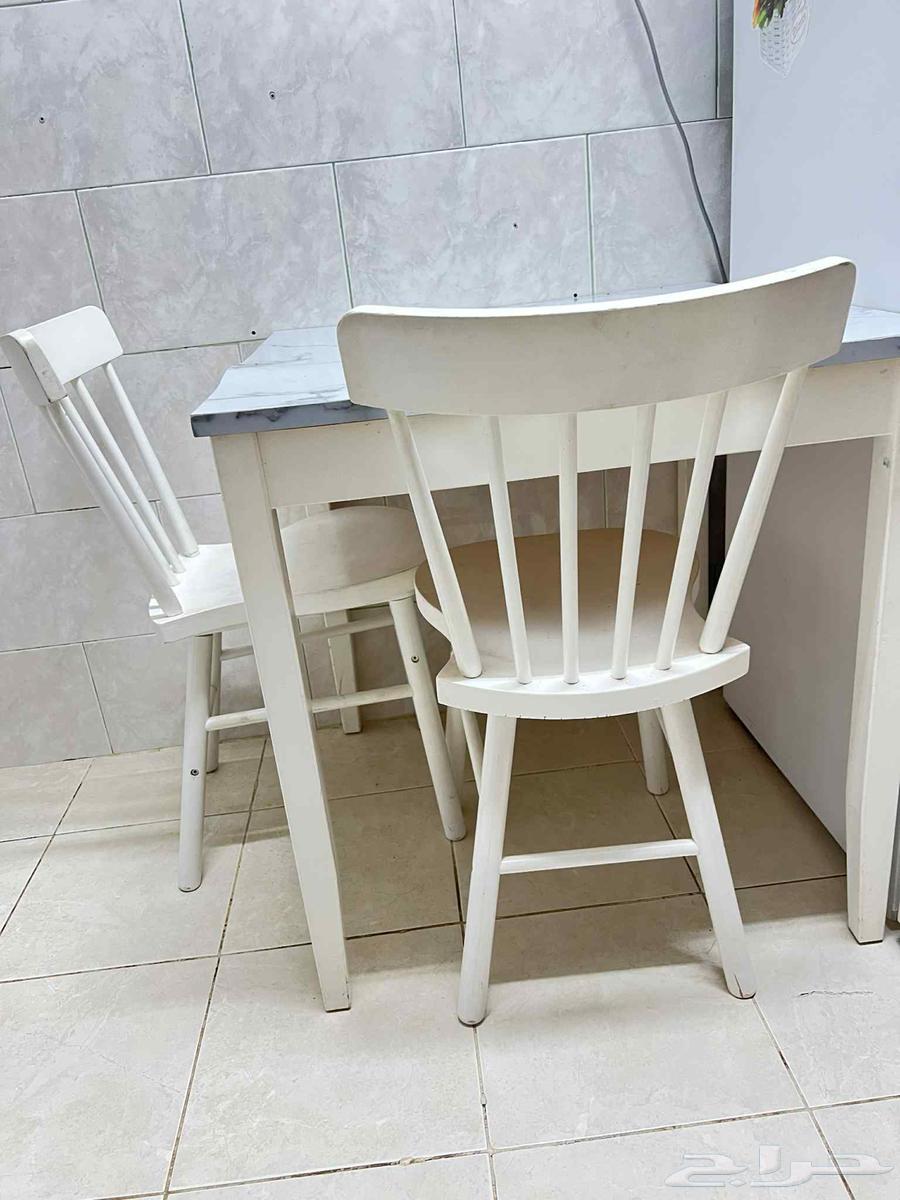 ترابيزه مع اتنين كرسي بحاله جيده جدا64426671771651111